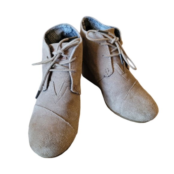 Toms Taupe Suede Leather Lace Up Booties Ankle Boots Wedges Size 8 - Picture 1 of 8